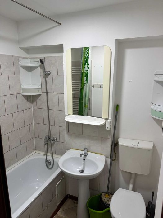 Închiriez garsonieră