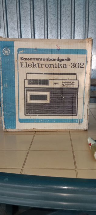 Vând casetofonul ANILOR '70