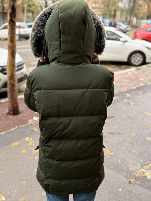 Geaca de iarna Guess - puf de gasca - aproape noua