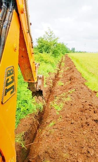 Escavator săpături fundați casă . canalizare.cablu elecric, gaze, apă