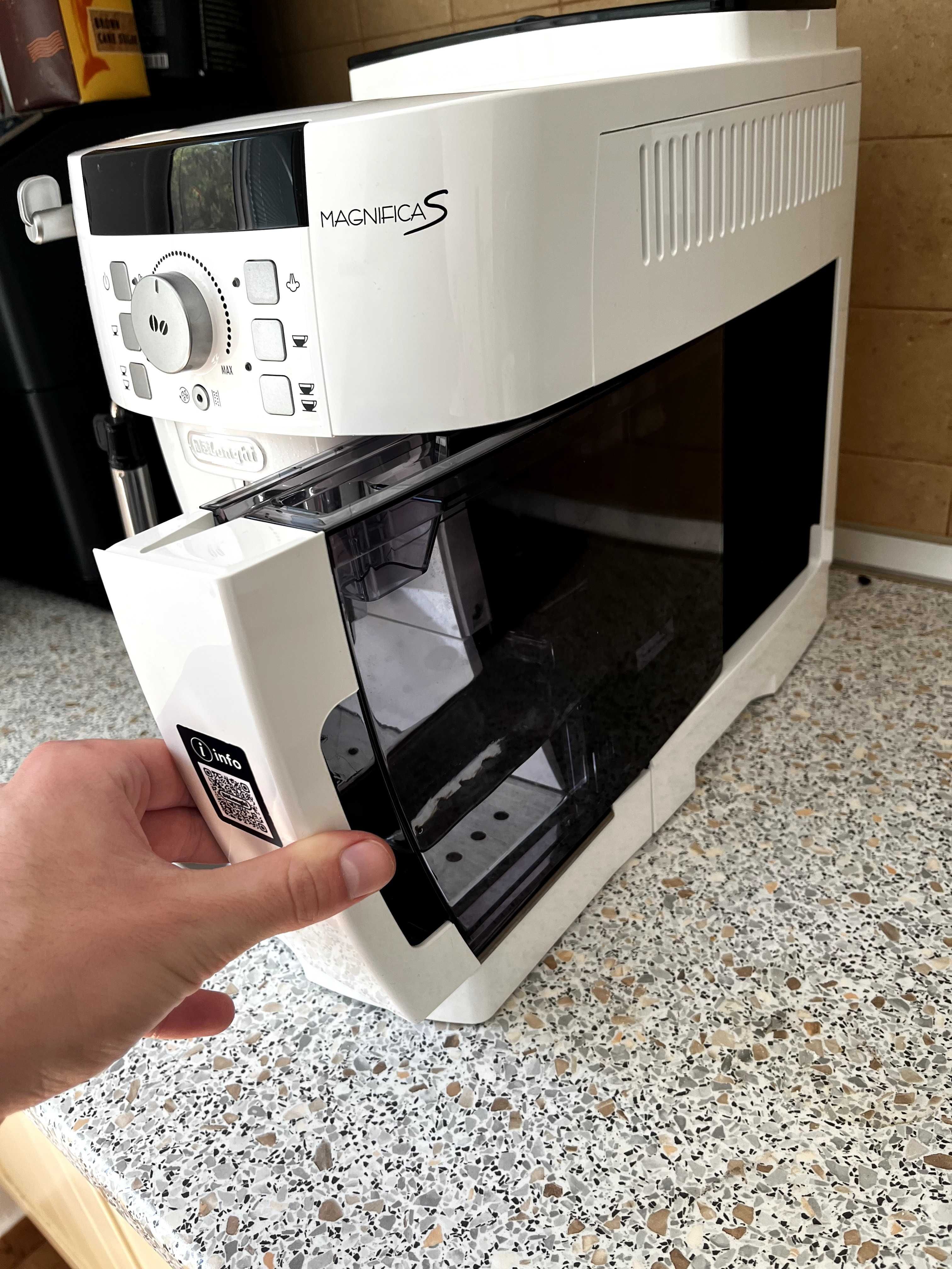 Кафеавтомат De’Longhi Magnifica S ECAM