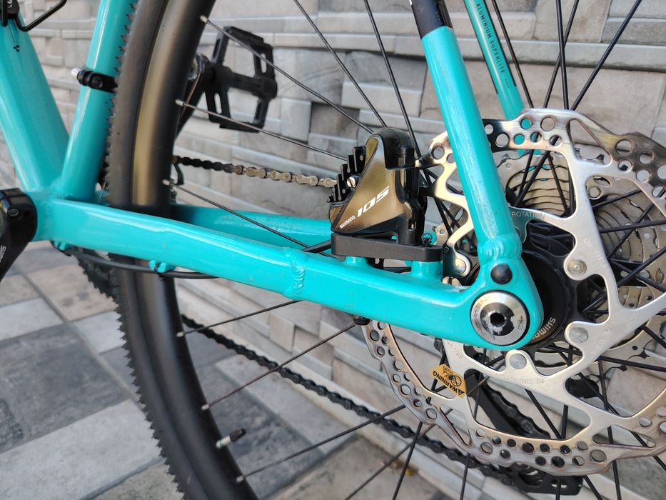 Vând bicicleta gravel,  cube cross race pro, mărime 61cm