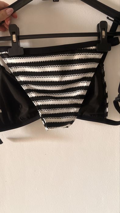 Costum de baie in dungi