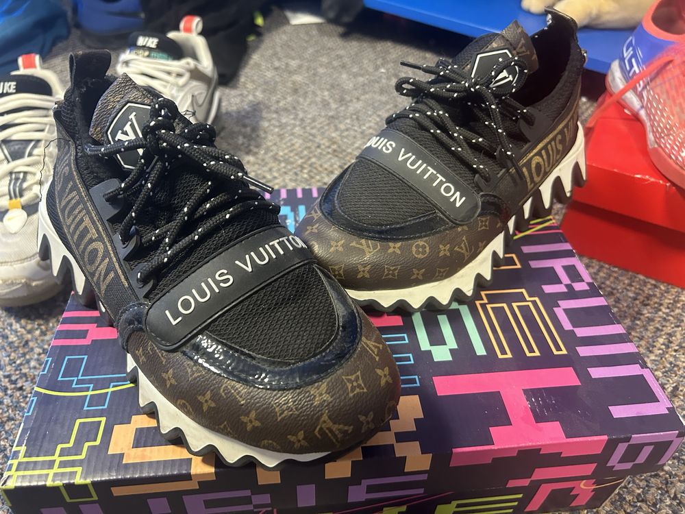 Adidasi Louis Vuitton