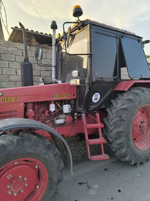 Belarus 892 2traktori sotiladi
