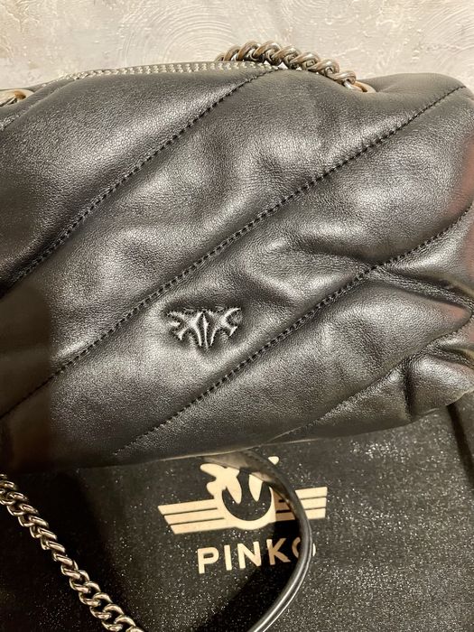 Оригинална и униклана чанта Pinko в черно