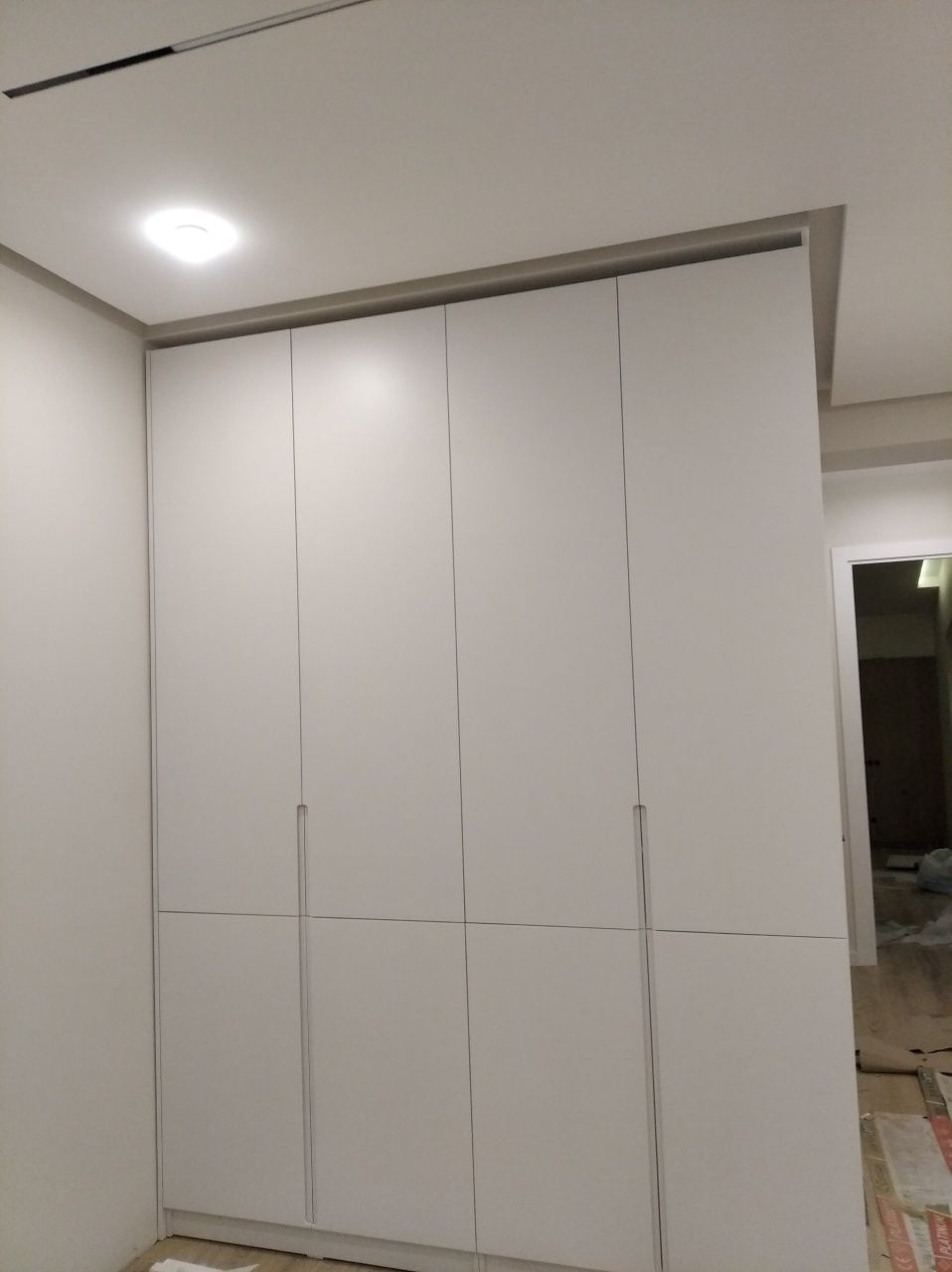 Obshivka devorga shkaf podsvetkasi bn