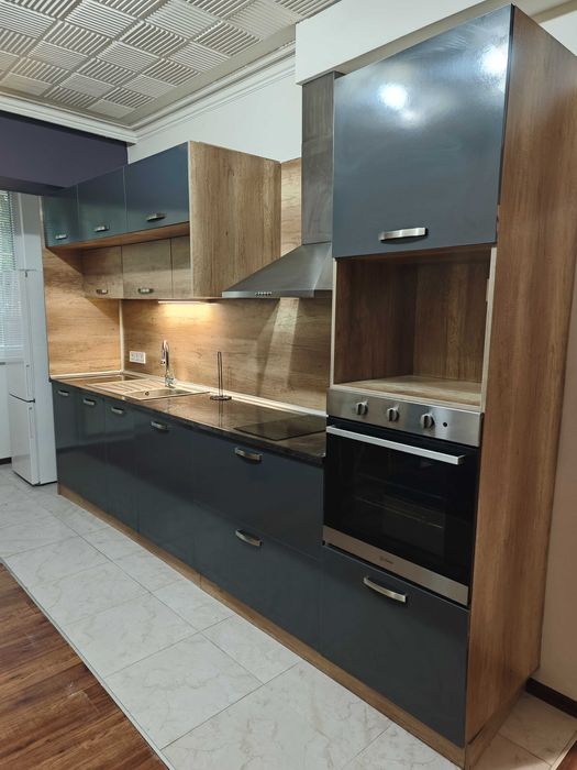 Кухня / кухненски бокс 340 220 с електроуреди, запазени