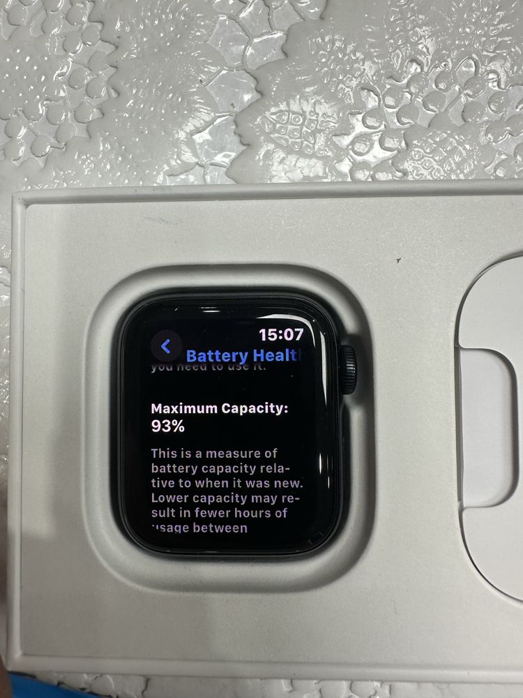     Apple Watch SE 2022 40мм GPS Space Gray Alu Black Sport
