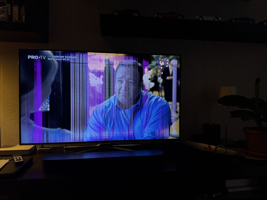 Vand smart tv samsung UE46F6500 cu probleme la display.