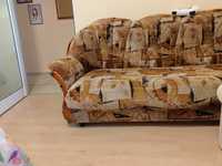 Разтегателен диван със табуретка