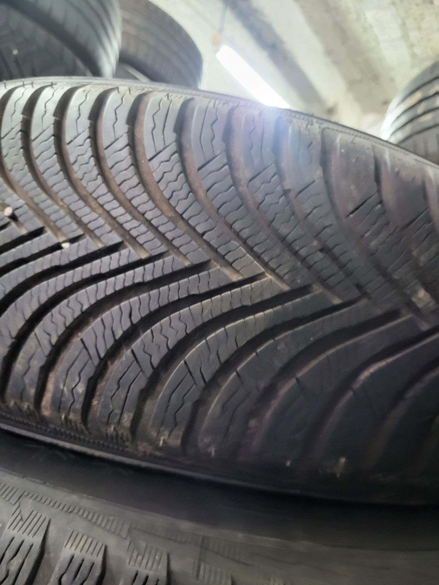 4 бр зимни 205/60/16 Michelin