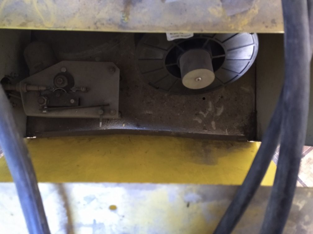 Kempi. 380v sotiladi shrochna pul kerak