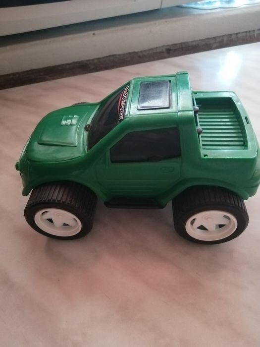 Машинки детские, пистолет продам