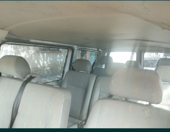Volkswagen Transporter T5 9 locuri