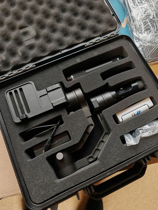 Sistem de Stabilizare ZHIYUN Crane M, cu 3 Axe de Rotatie