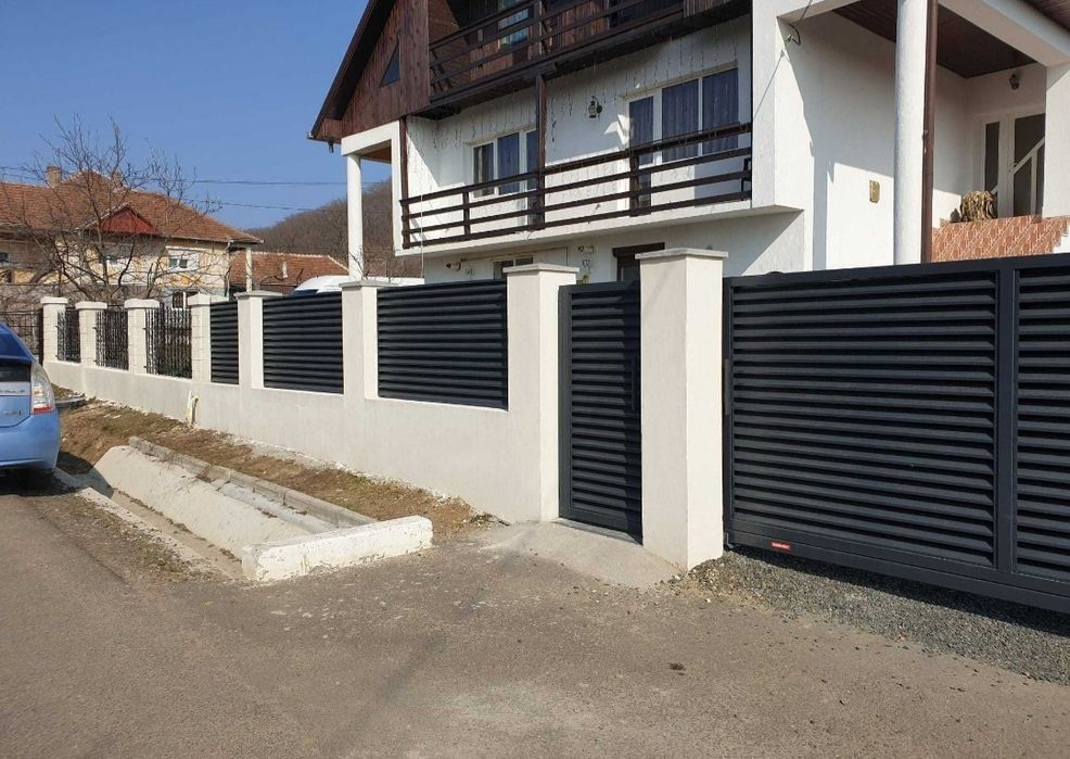 Construim la comanda dvs. garduri si porti din:
- panouri stil jaluzea