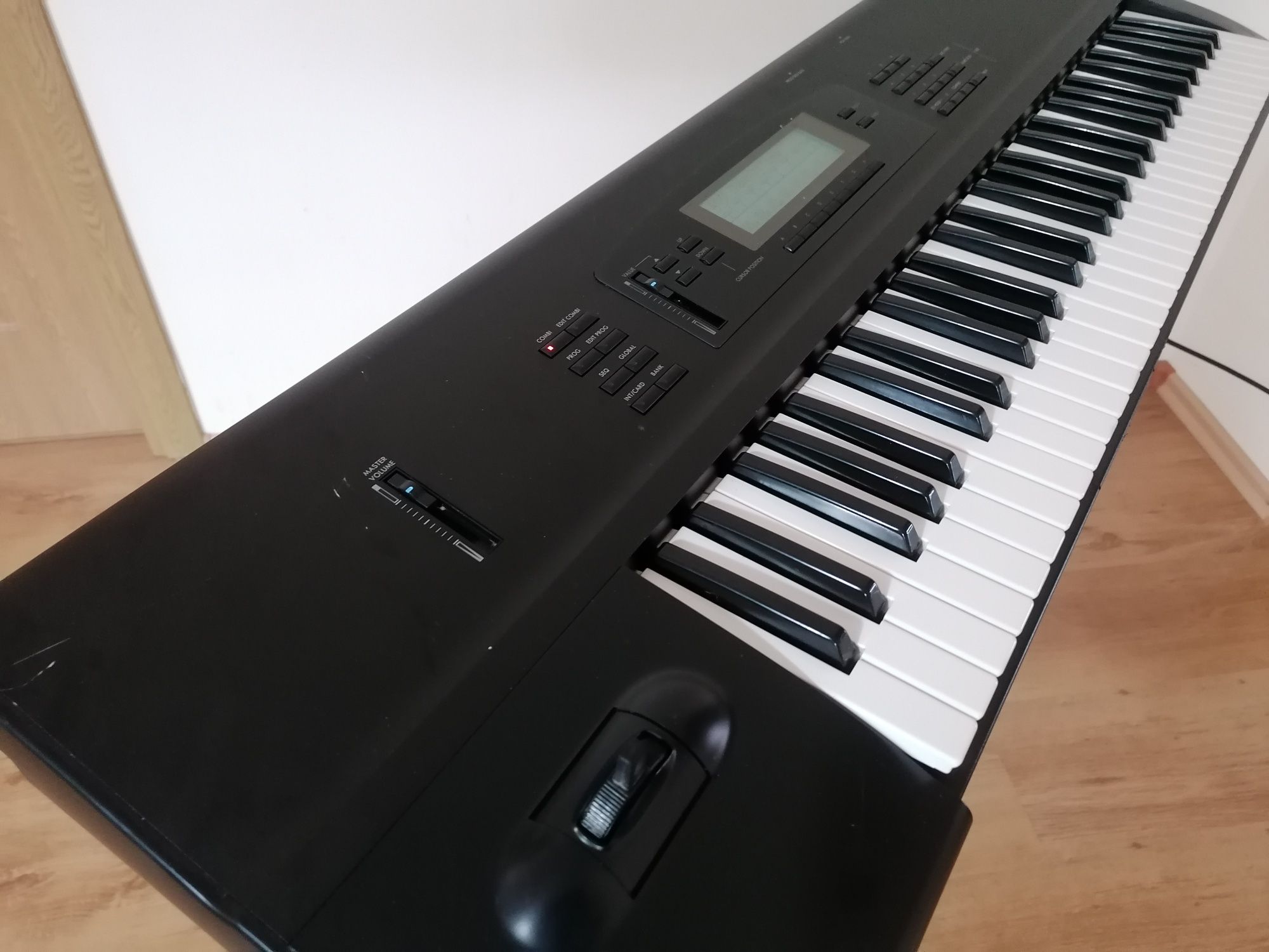 KORG 01/W sintetizator keyboard orga pian