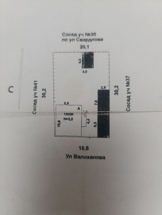 Үй жерімен сатылады. Центрде орналасқан бизнеске ыңғайлы жер.