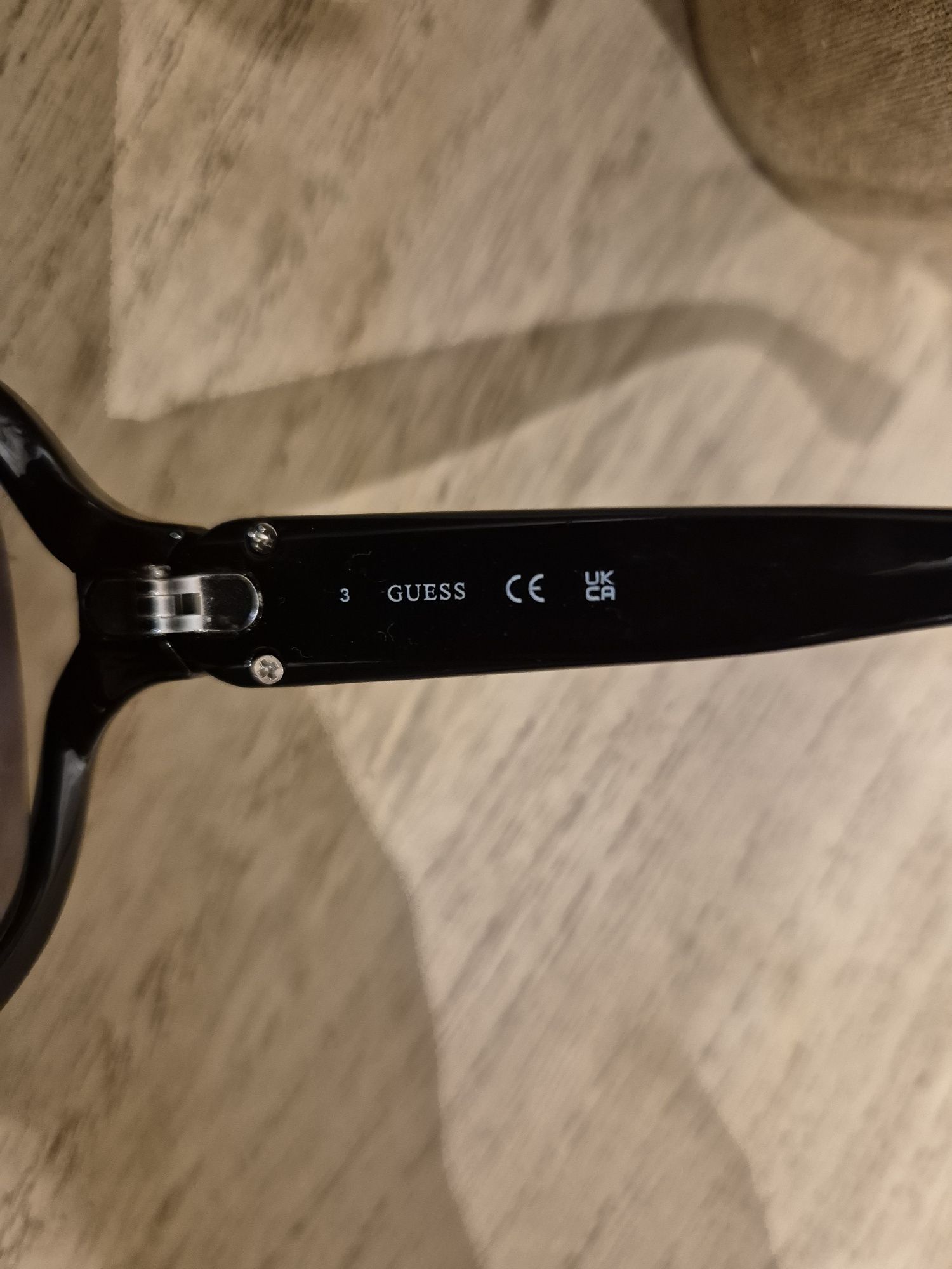 Слънчеви очила GUESS