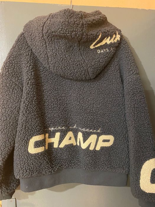 Дамско спортно яке