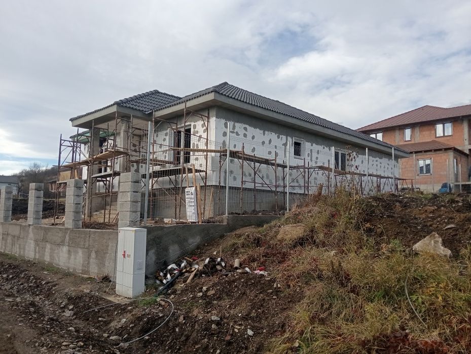 Vând casă single in cisnadie teren 500 mp