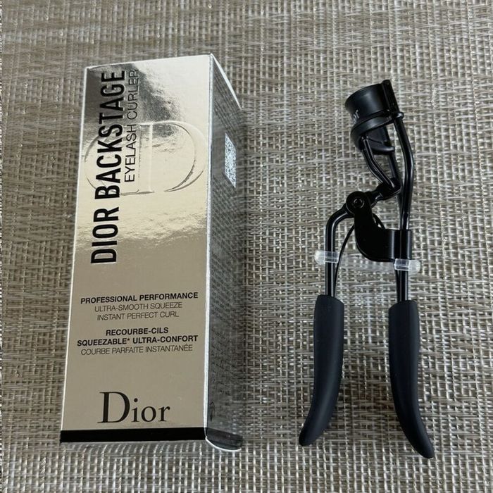 Чантичка козметична на Dior и гримове