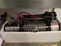 Troliu electric ESCAPE - 12.000 lbs ( ~ 5.440 kg) pentru platforme aut