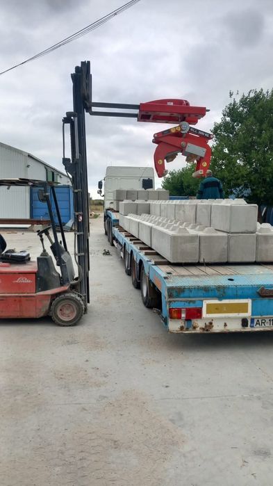 Blocuri de beton tip LEGO