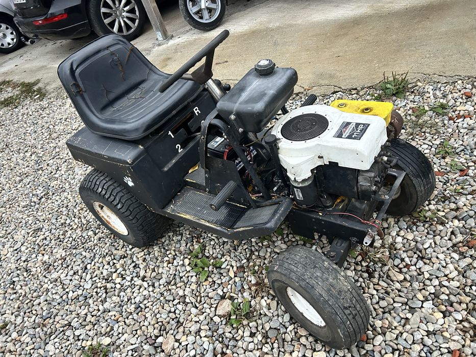 Tractoras de gazon fara masa (fara cutite pe motor )