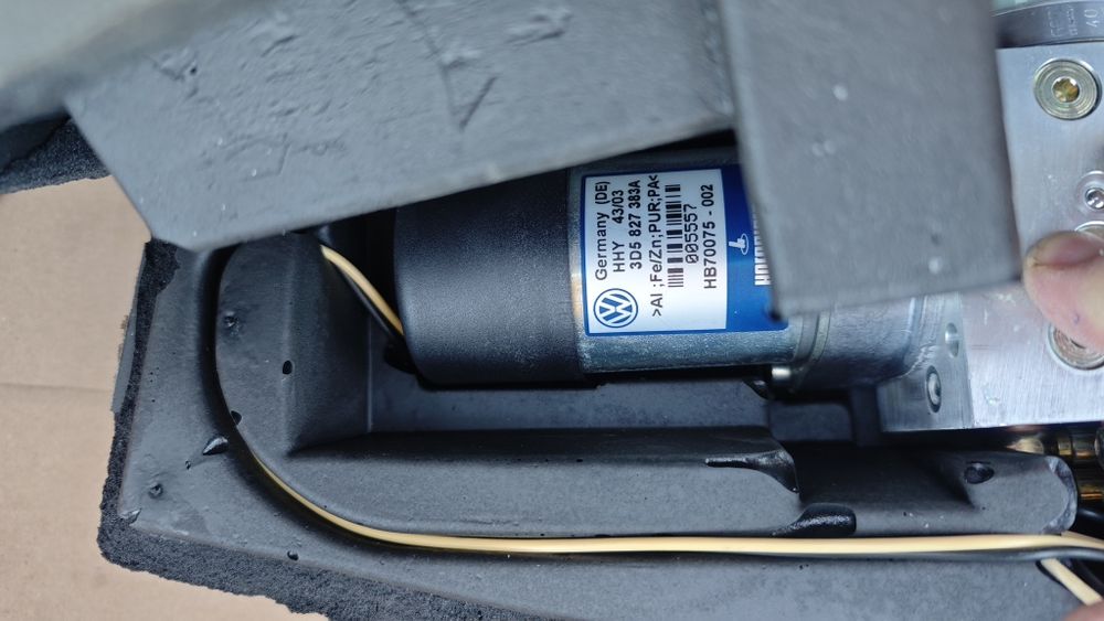 VW Phaeton амортисьори с помпа за багажника