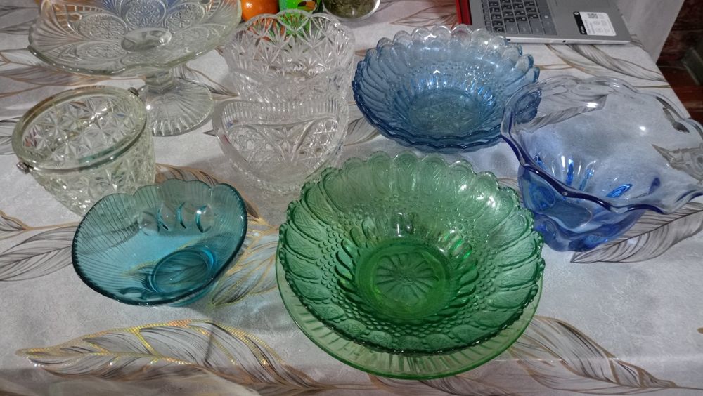 Вазы разные продаются. Цена от 10000 сум