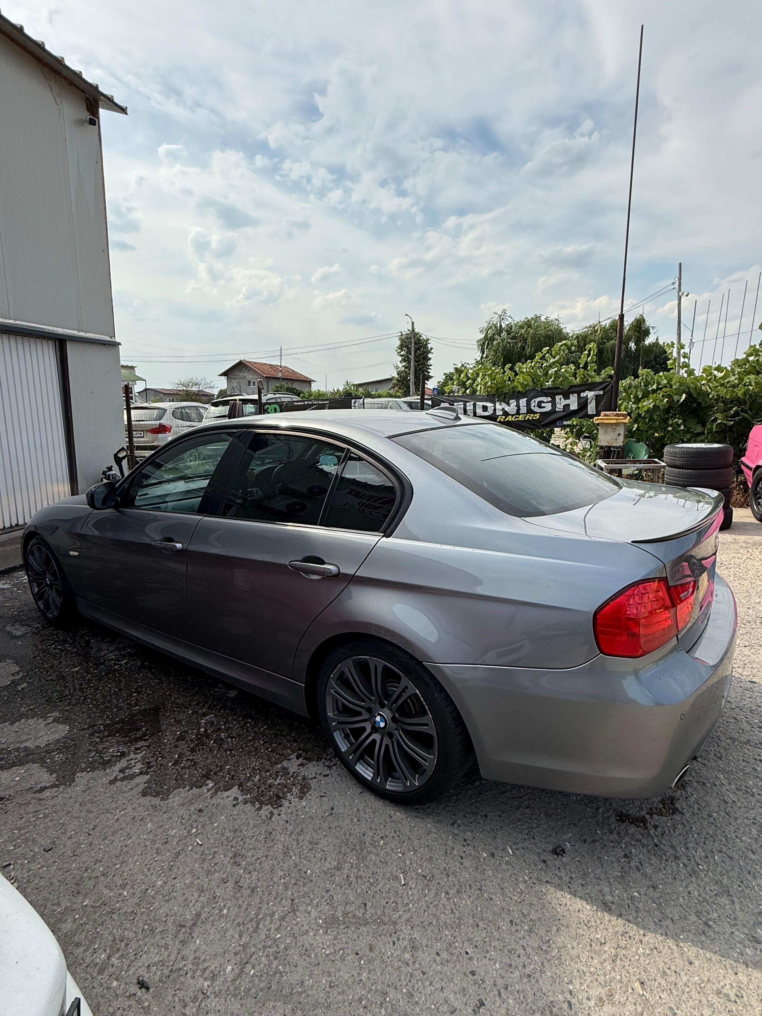 Dezmembrez Bmw 320d e 90 M Paket 2011 184 cp