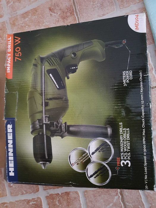 Masina de gaurit (bormasina) cu percutie Heinner, 750w  + 9 burghie