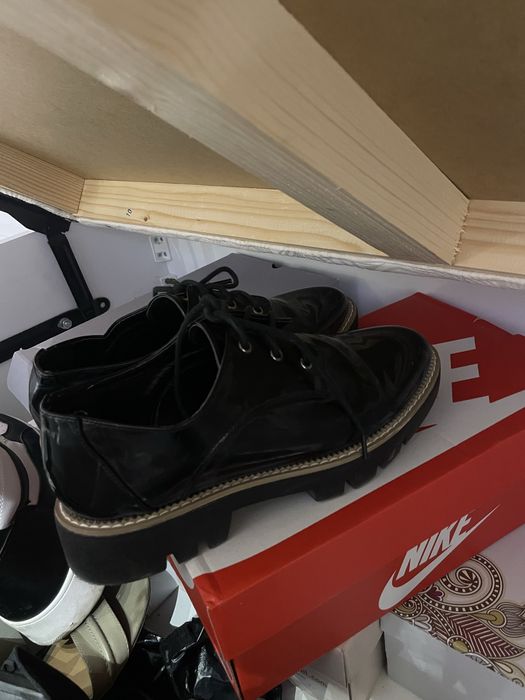 Лачени обувки в отлично състояние