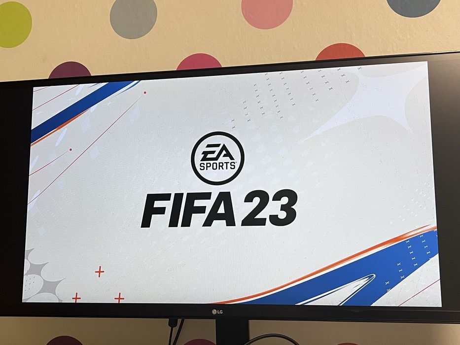 Продавам Playstation 4 в отлично състояние