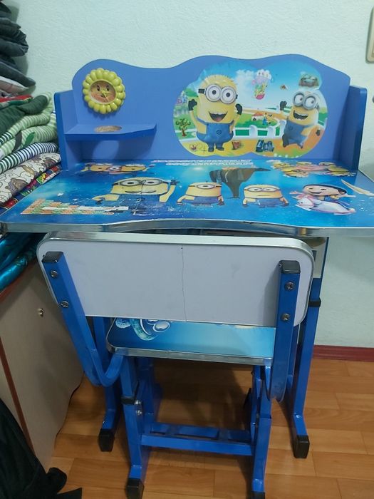 Балаларга арналган парта мен орындык сатылады.
