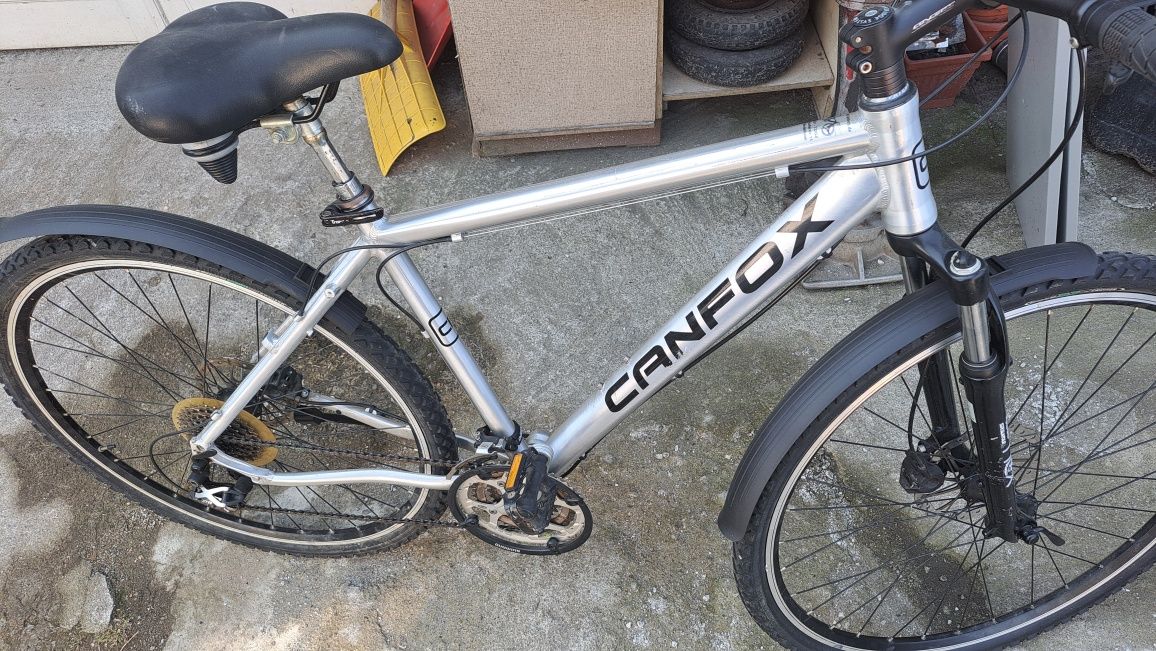 Vând biciclete diferite dimensiuni