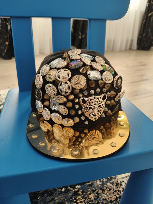 Șapcă aurie cu ținte