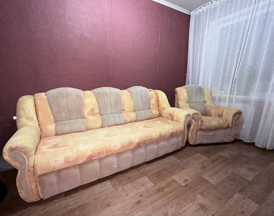 Диван с креслом