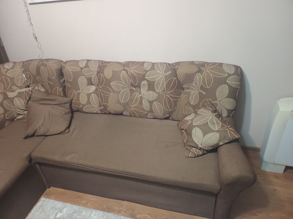 Ъглов диван в  добро състояние