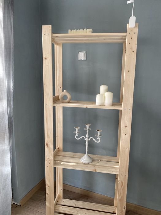 Дървена етажерка