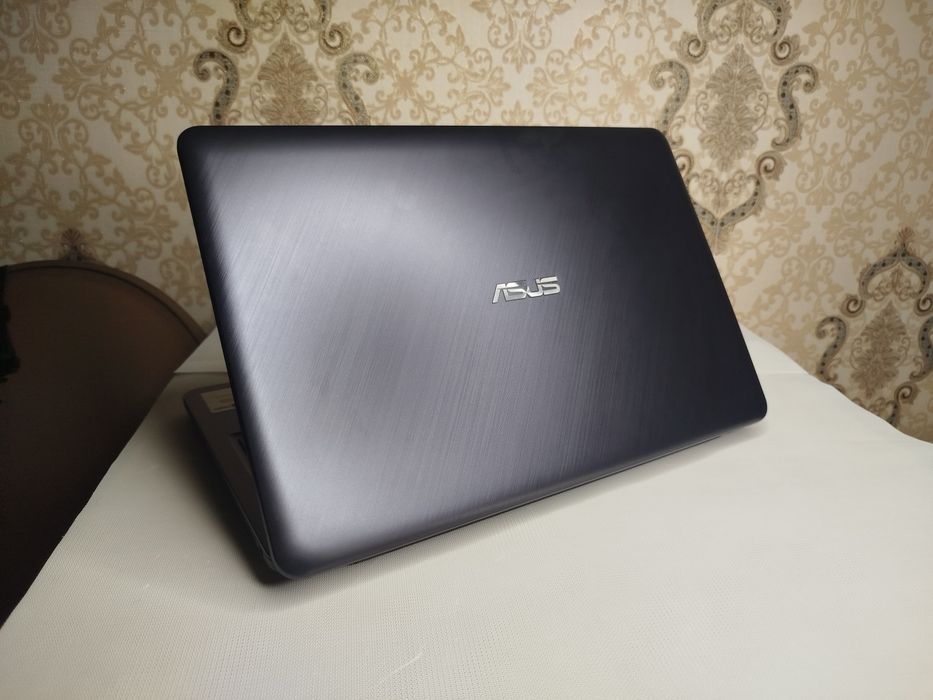 Ноутбук Asus Laptop 15 2023г. как новый , Intel N4020 4/256Gb SSD