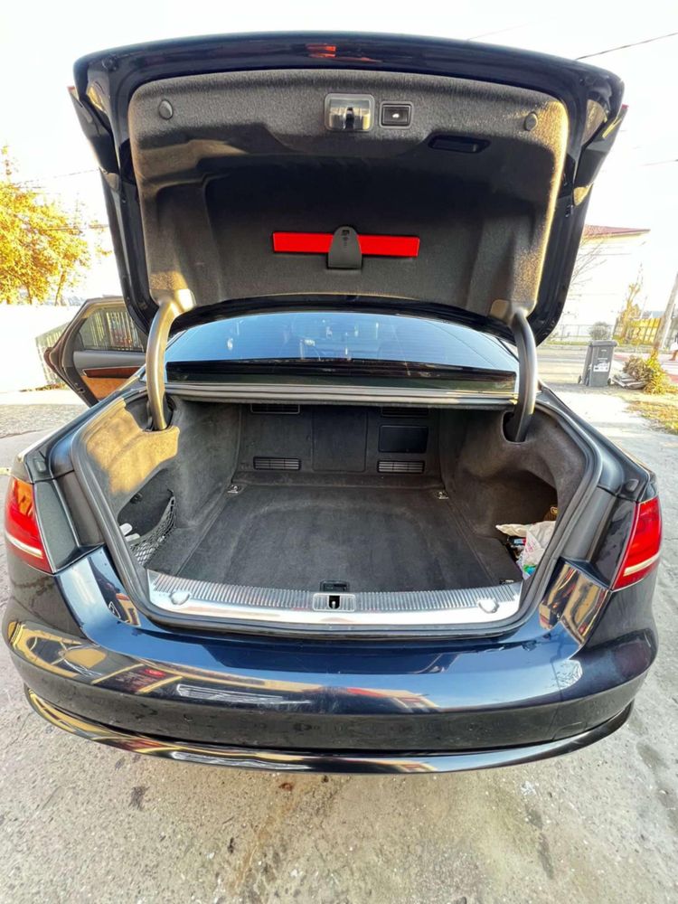 AUDI  A8L  2012