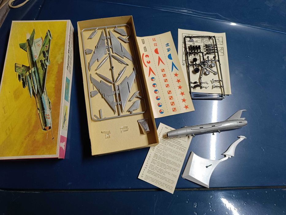 Макет на самолет СУ-7 /SU-7 за сглобяване Plasticart GDR