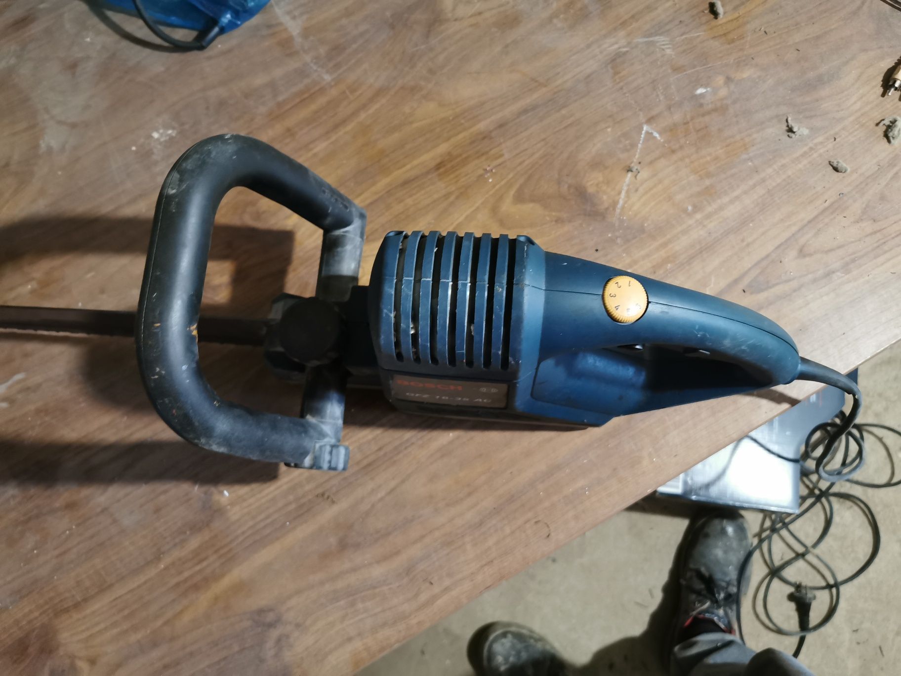 Продавам електрически трион BOSCH GFZ 12-35 AS Profesional