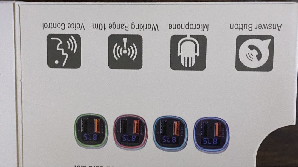 Продавам трансмитер със зарядно за кола със слот за MicroSD карта