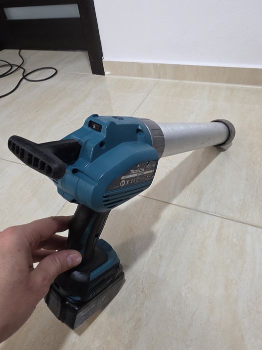 Pistol de silicon Makita DCG 180