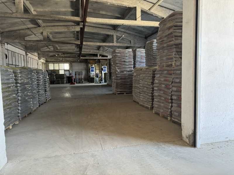 Продава се Промишлена сграда в с. Ресен, Област Велико Търново - 5726 кв.м за 197 €/кв.м - Снимка #5