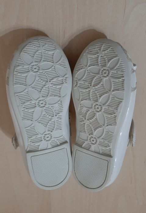Pantofi albi, noi, nr 22, pentru fetițe